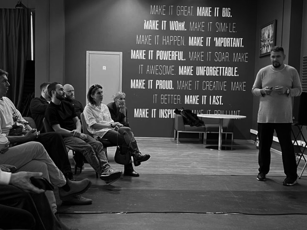 Зал на конференции клуба B2B community